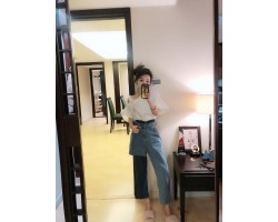 冯提莫拍照总是垫着脚 穿衣贼显腿长1米5的身高拍出1米8的效果